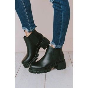 $75 NEW Soda Pioneer Black Chunky Heel Bootie Boots Size 9
